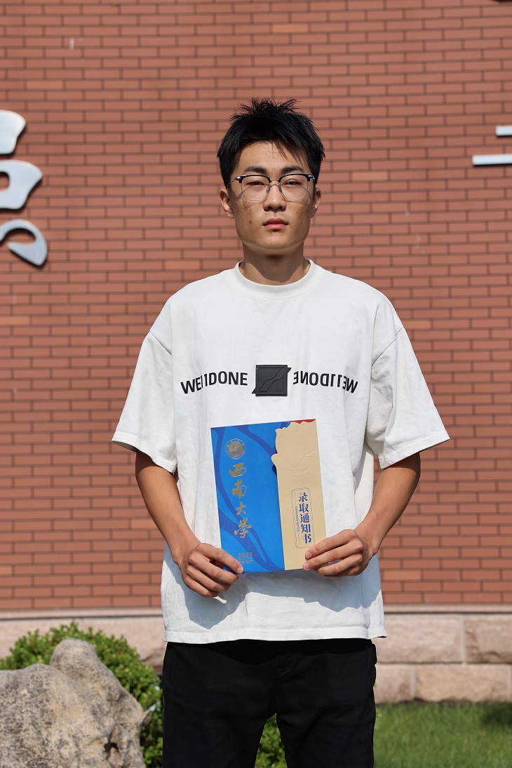 劉明軒 西南大學.JPG